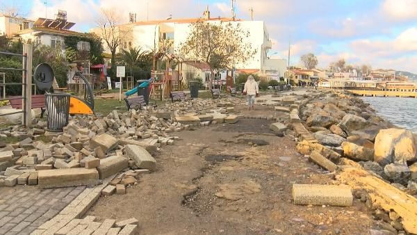 Tsunami gibi! Dev dalgalar Büyükada'yı böyle vurdu - Resim: 1