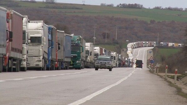 Edirne'de kilometrelerce kuyruk oluştu! Günlerdir bekliyorlar: İhracat engellenmeye çalışıyor - Resim: 3