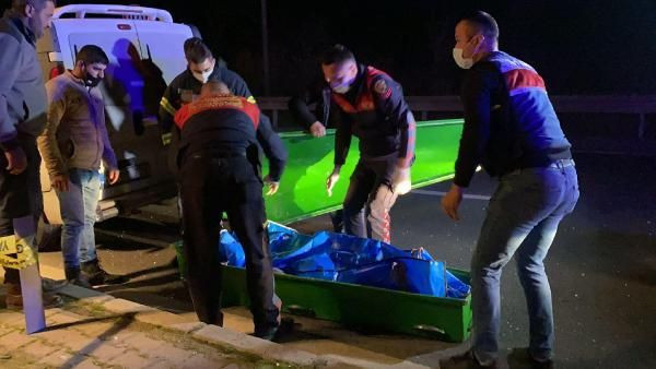 Aydın'da feci kaza! Otomobil TIR'a arkadan çarptı: 2 ölü, 3 yaralı var - Resim: 2