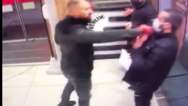 İstanbul Esenyurt'ta acil serviste bıçaklı saldırgan dehşeti - Resim: 3