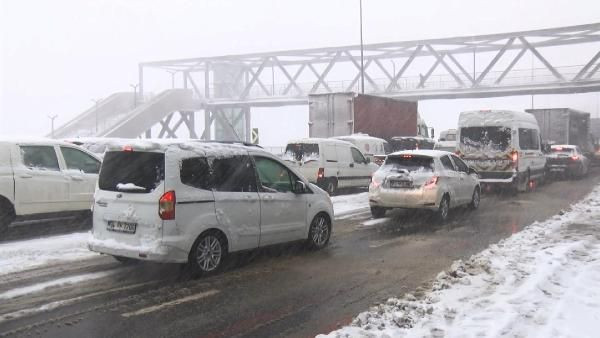 Büyükçekmece'de donduran bekleyiş! Otobüsler uzun süre gelmedi - Resim: 4