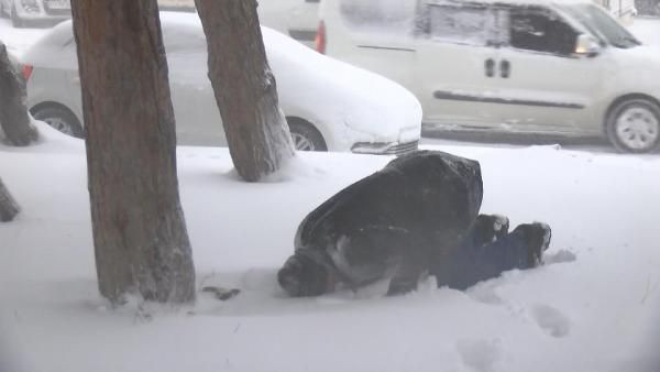 Büyükçekmece'de donduran bekleyiş! Otobüsler uzun süre gelmedi - Resim: 3