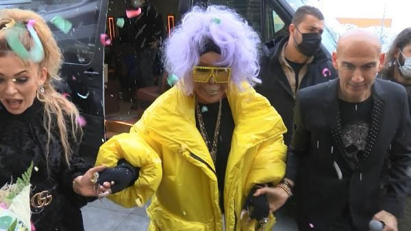 Yanına çağırıp 'seni yarın Hakkari'ye sürerler' deyip uyardı! Bülent Ersoy Anıtkabir sessizliğini bozdu: Gece yatarken... - Resim: 1