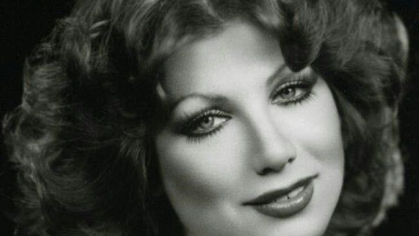 Nil Burak'ın hastalığı ne? : 74 yaşındaki Nil Burak : "Tükürüğümü bile yutamıyorum" - Resim: 4