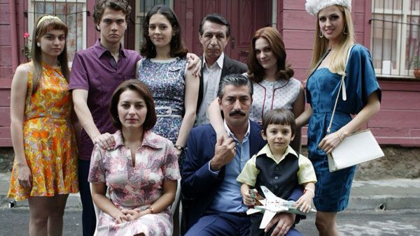 Türkiye'nin en sevilen isimleri rol almıştı! Öyle Bir Geçer Zaman Ki dizisi oyuncularının değişimine inanamayacaksınız - Resim: 1