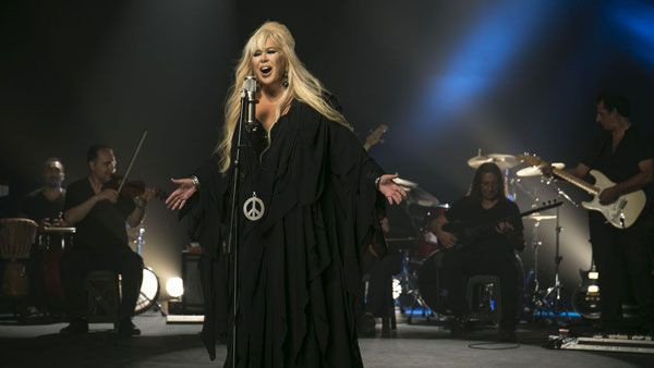 Ünlü şarkıcı Zerrin Özer müziğe geri döndü! Klip çektiği mekan yankı uyandırdı - Resim: 2