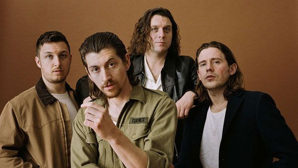 Dünyaca ünlü rock grubu Arctic Monkeys'in Beyoğlu gecesi olaylı bitti! Bakkalın saldırısına uğradılar - Resim: 4