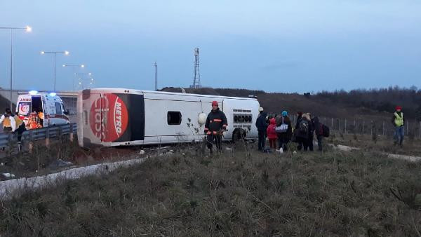 İstanbul'da yolcu otobüsü devrildi firma çalışanı 'Rüzgar savurdu' dedi - Resim: 6