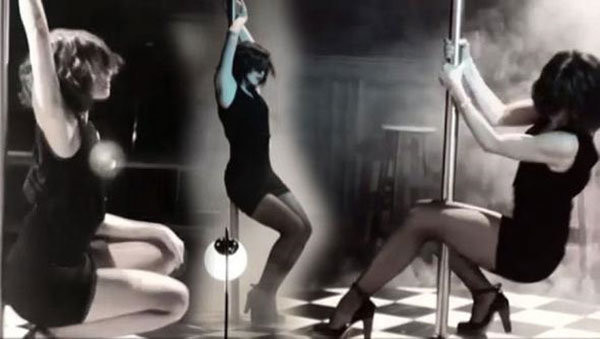 Transparan kıyafetiyle geceye damga vurdu - Resim: 2