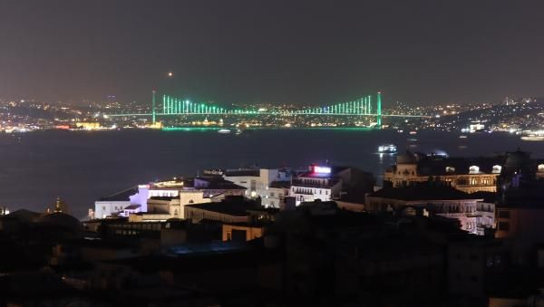 Çamlıca Camii'ndeki ışık testleri görsel şölen oluşturdU - Resim: 1