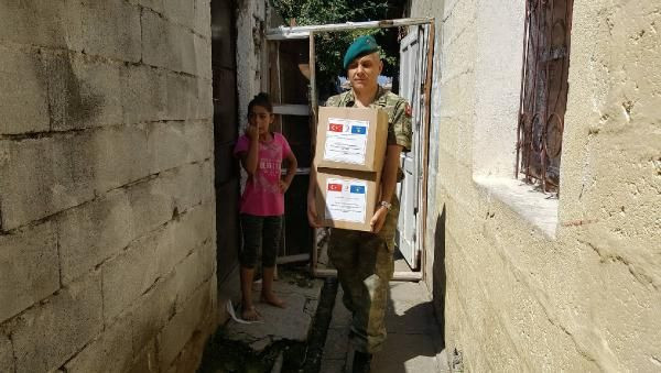 Türk askeri, Kosovalı çocukların yüzünü ‘bayramlık’ ile güldürdü - Resim: 4