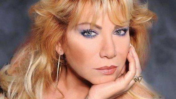 Nil Burak'ın hastalığı ne? : 74 yaşındaki Nil Burak : "Tükürüğümü bile yutamıyorum" - Resim: 1