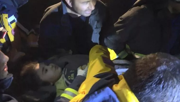 Derya Balta'nın desteği takdir topladı! Kolu kesilen Hilal'in sözleri kahretti: Annem tarçınsız yapar... - Resim: 4