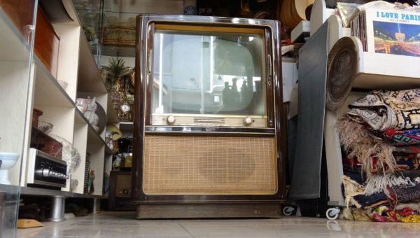 57 yıllık televizyon hala çalışıyor istediği fiyata bakın - Resim: 0