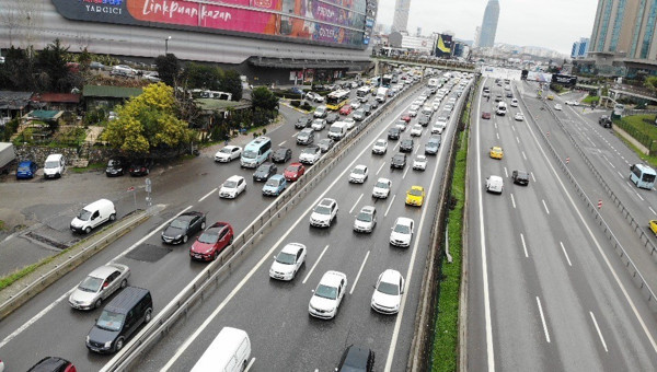 İstanbul'da yağmur ve kar sonrası trafik kilitlendi! İşte son durum - Resim: 0
