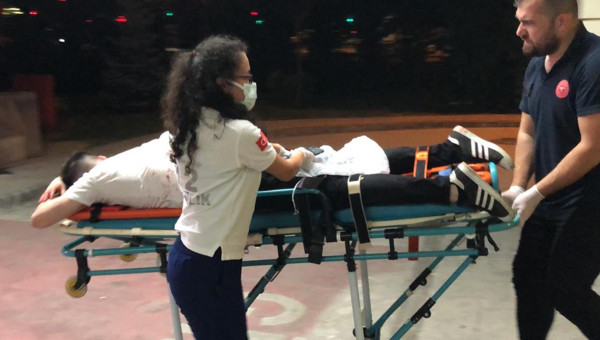 Kocaeli'de kanlar içinde kaldı raylara girdi! Sesi duyan yardıma koştu - Resim: 0