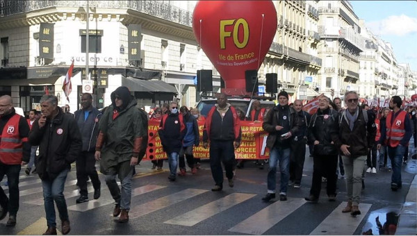 İşsizlik, asgari ücret, emeklilik protestosu! Binlerce kişi Fransa'da sokağa döküldü - Resim: 0