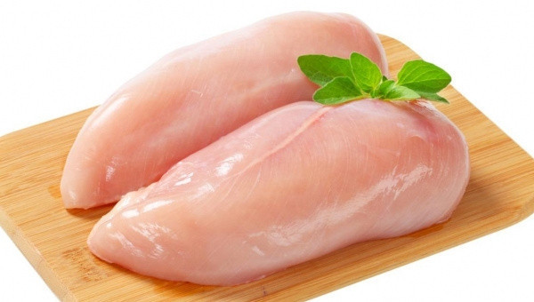 Tavuk eti ile farklı bir lezzet arayanlar için mükemmel tarif: Baharatlı tavuk söğüş - Resim: 0