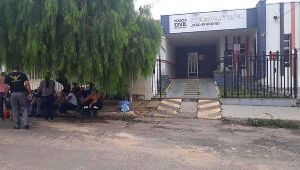 8 aylık hamile kadını ağaca bağlayıp karnını keserek bebeğini çaldılar - Resim: 4