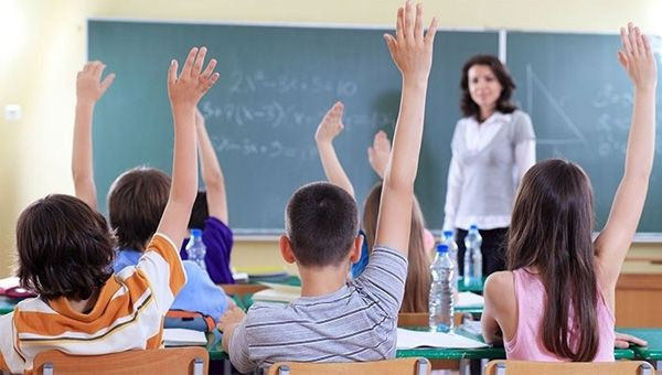 İstanbul'da iğrenç olay! 'Seks tanrıçasıyım' diyen kadın öğretmen asansörde öğrencileri... - Resim: 2