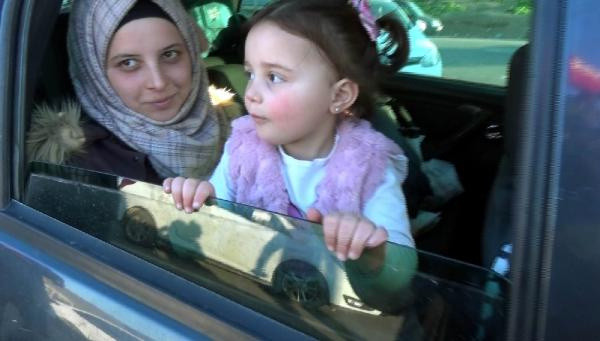 Bombadan korkmasın diye babası oyun öğretmişti! Suriyeli Seval geldi - Resim: 0