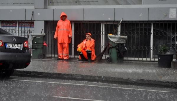 İstanbul'u sağanak vurdu ilk görüntüler inanılmaz - Resim: 3