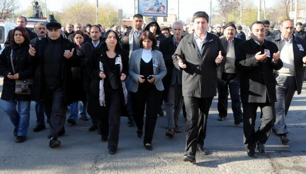 Şerafettin Elçi son yolçuluğuna uğurlandı! - Resim: 1