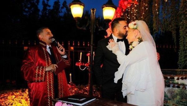 Eşi dolandırıcı çıkmıştı! Boşanma kararı alan Zerrin Özer savcılığa başvurdu - Resim: 1