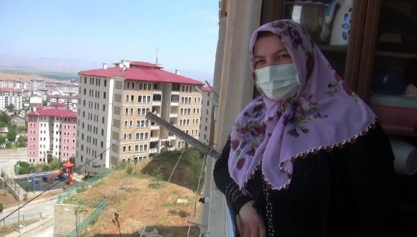 Muş'ta sağ ayağı 50 kilo oldu evden çıkamaz hale geldi! En büyük isteği bakın ne - Resim: 1