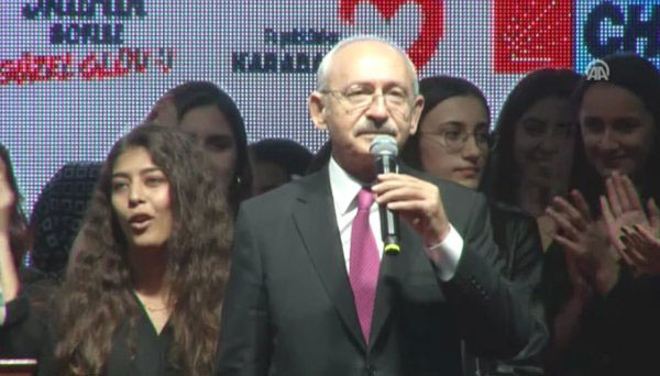 Kemal Kılıçdaroğlu Erdoğan'ı indireceğiz deyince kız şekilden şekile girdi - Resim: 1