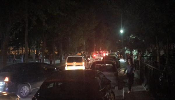 Pes dedirten görüntü! Diyarbakır'da yasağa rağmen düğün konvoyu - Resim: 0