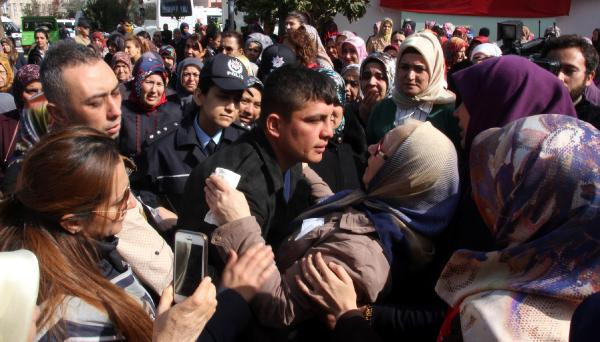 Şehit annesi oğlunun silah arkadaşına sordu gözyaşları sel oldu! - Resim: 4