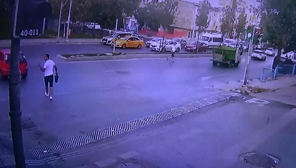 Sultangazi'de kaldırımda yürüyen kızlara taciz! 'Şoka girdiler' - Resim: 1