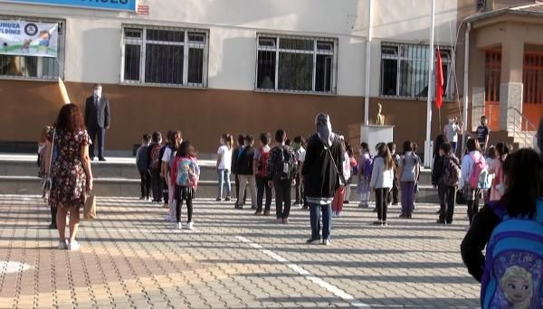 Yüz yüze eğitim başladı! İşte ilk günden manzaralar - Resim: 2