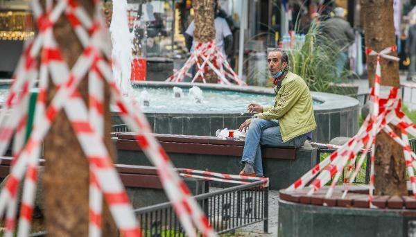 Yüzde 100 vaka artışı olan Antalya! Kişi sınırlaması getirilen caddeye, bariyerleri aşıp giriyorlar - Resim: 3