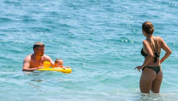 Antalya'da sıcak havayı gören plajlara akın etti! Denizin keyfini çıkardılar - Resim: 3