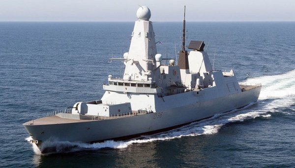 Ortadoğu'da savaş çanları! İngiliz ve ABD gemileri Hürmüz Boğazı'na gönderildi - Resim: 1