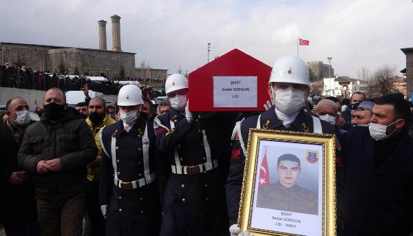 Gara şehidi Er Sedat Sorgun'un diploması ailesine teslim edildi! "Ömür boyu saklayacağım" - Resim: 0