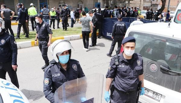 Bisikletiyle kamyon altında kaldı, yakınları fenalık geçirdi - Resim: 2