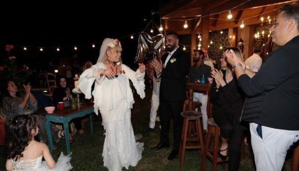 'Salak değilim' diyen Zerrin Özer eşiyle ilgili her şeyi anlattı babası şok etmiş - Resim: 2