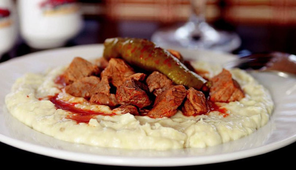 CNZ Burak'ın meşhur beğendili kebap tarifi! Deneyip de beğenmeyeni bulamazsınız - Resim: 0