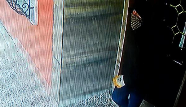 Zile basıp binaya girdi 30 bin liralık altın çaldı - Resim: 1