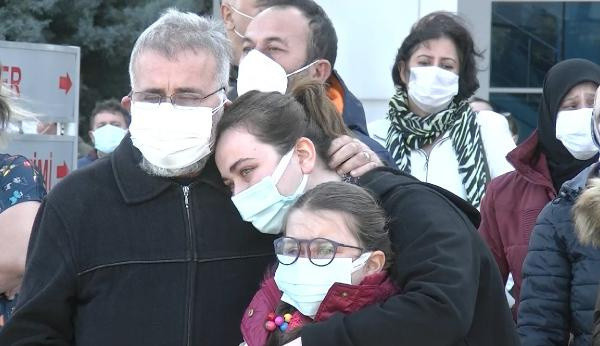 Bursa'da büyük acı! Koronavirüsten ölen Emine hemşire son yolculuğuna uğurlandı - Resim: 1