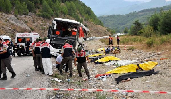 Antalya'da feci kaza: 13 ölü - Resim: 3