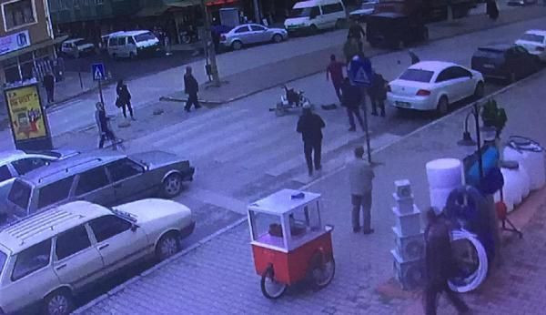 Karabük'te yaya geçidini kullanan engelliye otomobil çarptı - Resim: 4