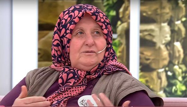 66 yaşındaki Kübra, 35 yaşındaki adama aşık oldu! “Mavişim, aşkitom” sözlerine kanıp 100 bin lira kaptırdı - Resim: 1