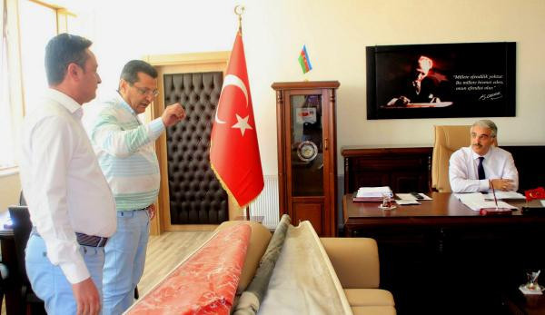 CHP'li vekil, Milli Eğitim Müdürü'nün makamını bastı - Resim: 4