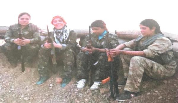 O şarkıcıdan bakın neler çıktı neler! - Resim: 2