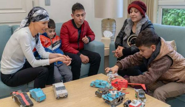 Kanser olan Esma Esad'ın son haline bakın başörtü takıp... - Resim: 2