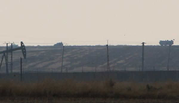 Rus askerleri Kamışlı'daki petrol kuyularını böyle koruyor - Resim: 4